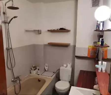 Centre , Furnished In Roommate *