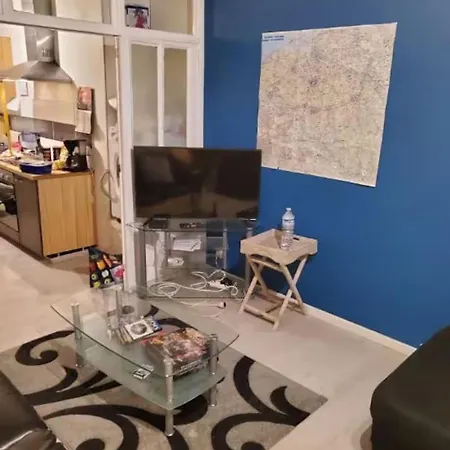 Centre , Furnished In Roommate *