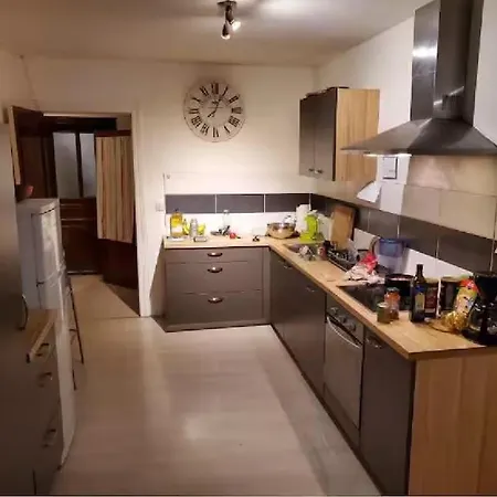 Appartement Centre , Furnished In Roommate *
